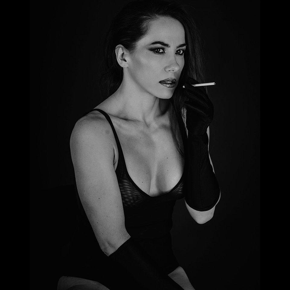 Luana-Comiotto-smoke