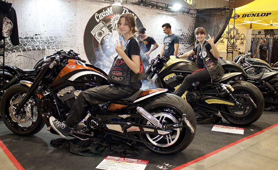 Biker Sistets of Rock moto
